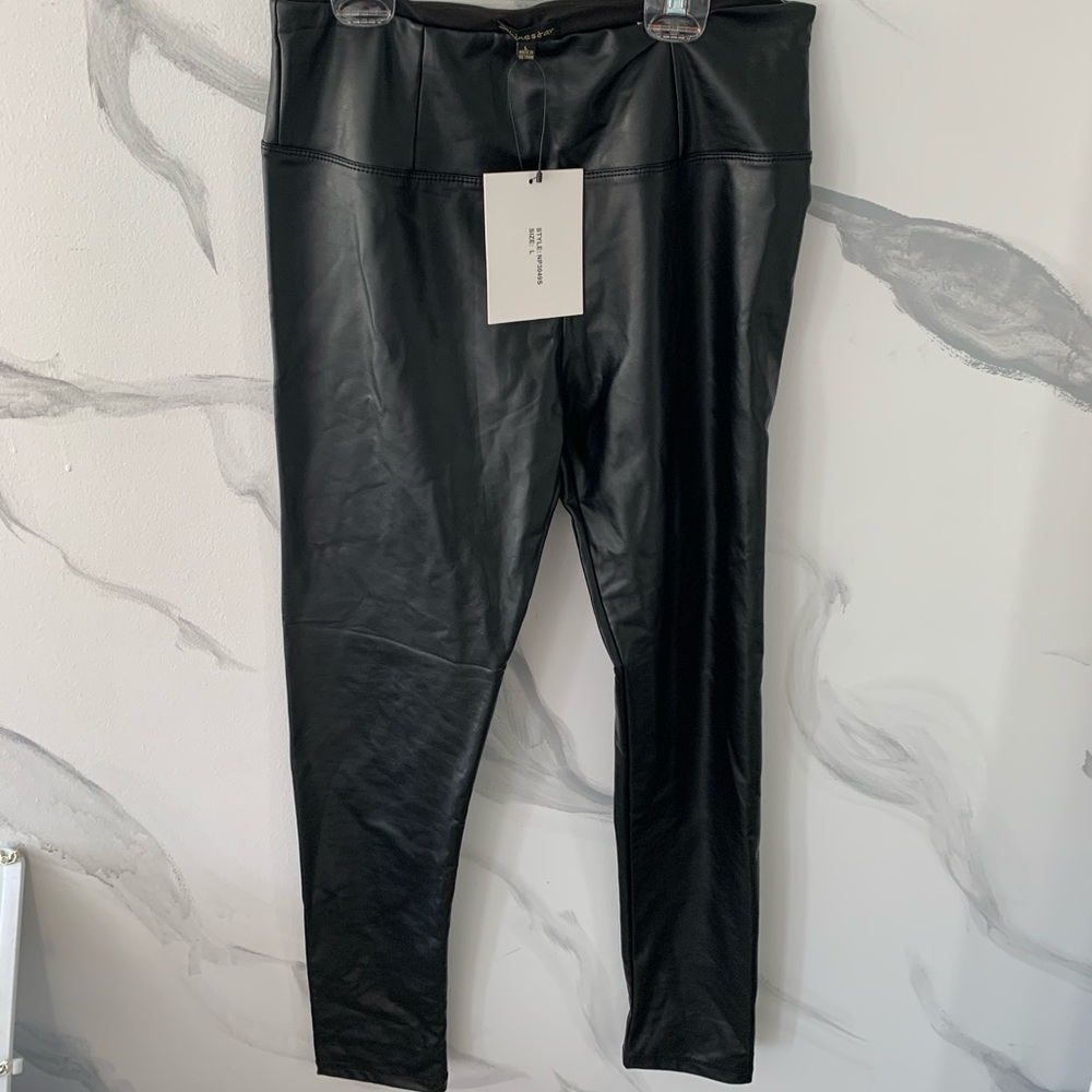 Leather pants / tights